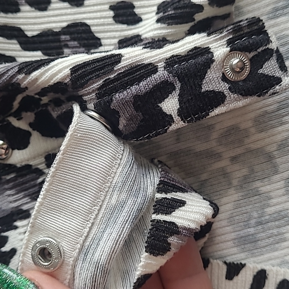 White House Black Market Cheetah Cardigan XS - Picture 9 of 10